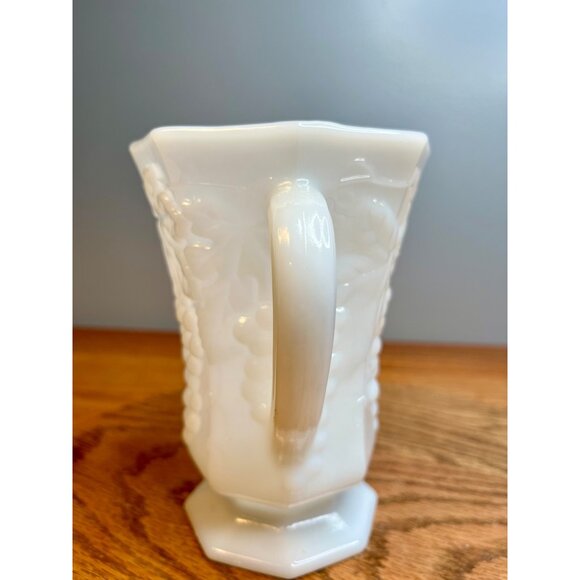 Vintage Anchor Hocking Harvest Grape Milk Glass White Pitcher - Picture 4 of 10